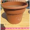 Image 2 : LOT OF 15 PLANTERS (11 X 18" DIAMETER X 15.5 TALL) *2 X 10" DIAMETER X 7" TALL* (1 X 11" DIAMETER X