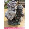 Image 4 : LOT OF 5 PIECES OF GARDEN DÉCOR (2 X GNOMES) *2 X FACE PLANTERS* (SQUIRREL BIRDBATH)