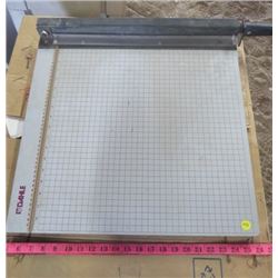 PAPER CUTTER (DAHLE)