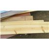 Image 3 : LOT OF FLOORING (VARIOUS TYPES, WOOD, LAMINATE, BASEBOARDS, ETC) *VARIOUS LENGTHS*
