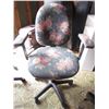 Image 4 : LOT OF 2 OFFICE CHAIRS (ADJUSTABLE) *ON WHEELS*