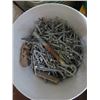 Image 15 : MIXED LOT OF RANDOM NUTS, BOLTS, SCREWS AND NAILS (LIGHT FIXTURES)