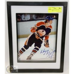 SIGNED WAYNE GRETZKY 8X10 WITH NO COA