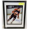 Image 1 : SIGNED WAYNE GRETZKY 8X10 WITH NO COA
