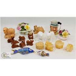 LARGE FLAT OF ASSORTED COLLECTIBLES INCLUDING