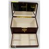 Image 1 : JEWELRY BOX WITH KEY