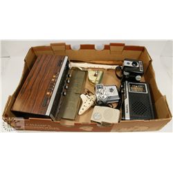 FLAT OF VINTAGE COLLECTIBLES INCLUDING BROWNIE