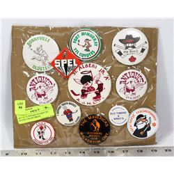 SET OF 12 VINTAGE HOCKEY PIN BACKS. COLLECTIBLES