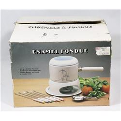 SMALL WHITE FONDUE SET
