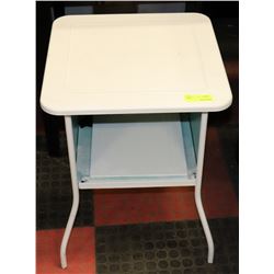 METAL INDOOR/OUTDOOR END TABLE