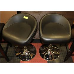 PAIR OF SHOWHOME BLACK LEATHERETTE HYDRAULIC LIFT