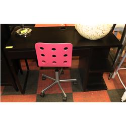 SHOWHOME BLACK DESK WITH PINK CHAIR