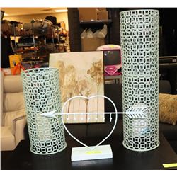 SHOWHOME PAIR OF GREEN METAL CANDLE HOLDERS WITH