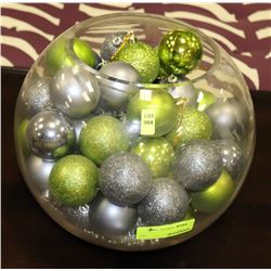 SHOWHOME GLOBE VASE WITH CHRISTMAS TREE BALLS