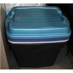 BUNDLE OF 3 RUBBERMAID ROUGH TOTES