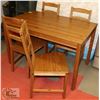 Image 2 : WOOD TABLE (46.5"X29"X29")  AND 4 CHAIRS