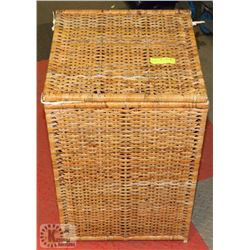 SQUARE WICKER LAUNDRY HAMPER