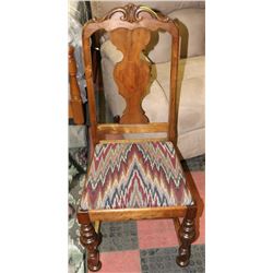 ANTIQUE HALLWAY CHAIR