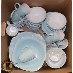 SET OF THOMSON POTTERY DINNERWARE