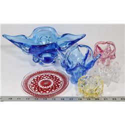 FLAT WITH 6 BOHEMIAN CZECH DECORATIVE BOWLS.