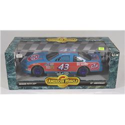 AMERICAN MUSCLE RICHARD PETTY STP 1:18 SCALE