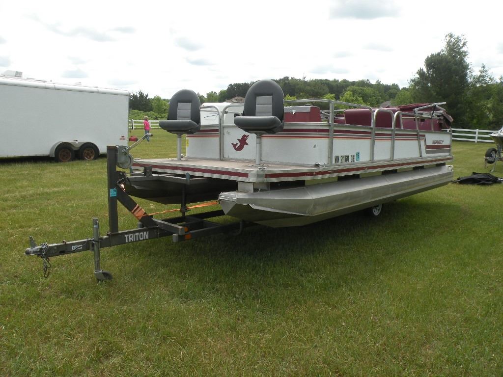 1993 Kennedy 20ft pontoon w/1996 Triton trailer SNKD120263J293