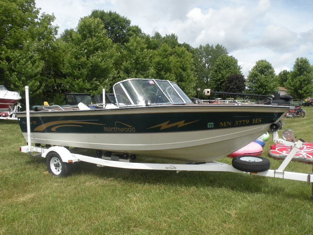 1998 Northwoods 19ft boat w/1999 Northwood trailer SNPLX23957J798