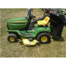 John Deere LT166