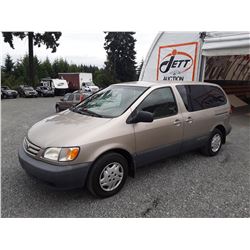 O2 --  2002 TOYOTA SIENNA CE , Brown , 190861  KM's
