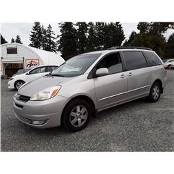 I1 --  2005 TOYOTA SIENNA CE , Grey , 193153  KM's