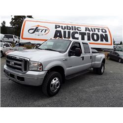 G2 --  2005 FORD F350 CREW CAB , Silver , 175937  KM's