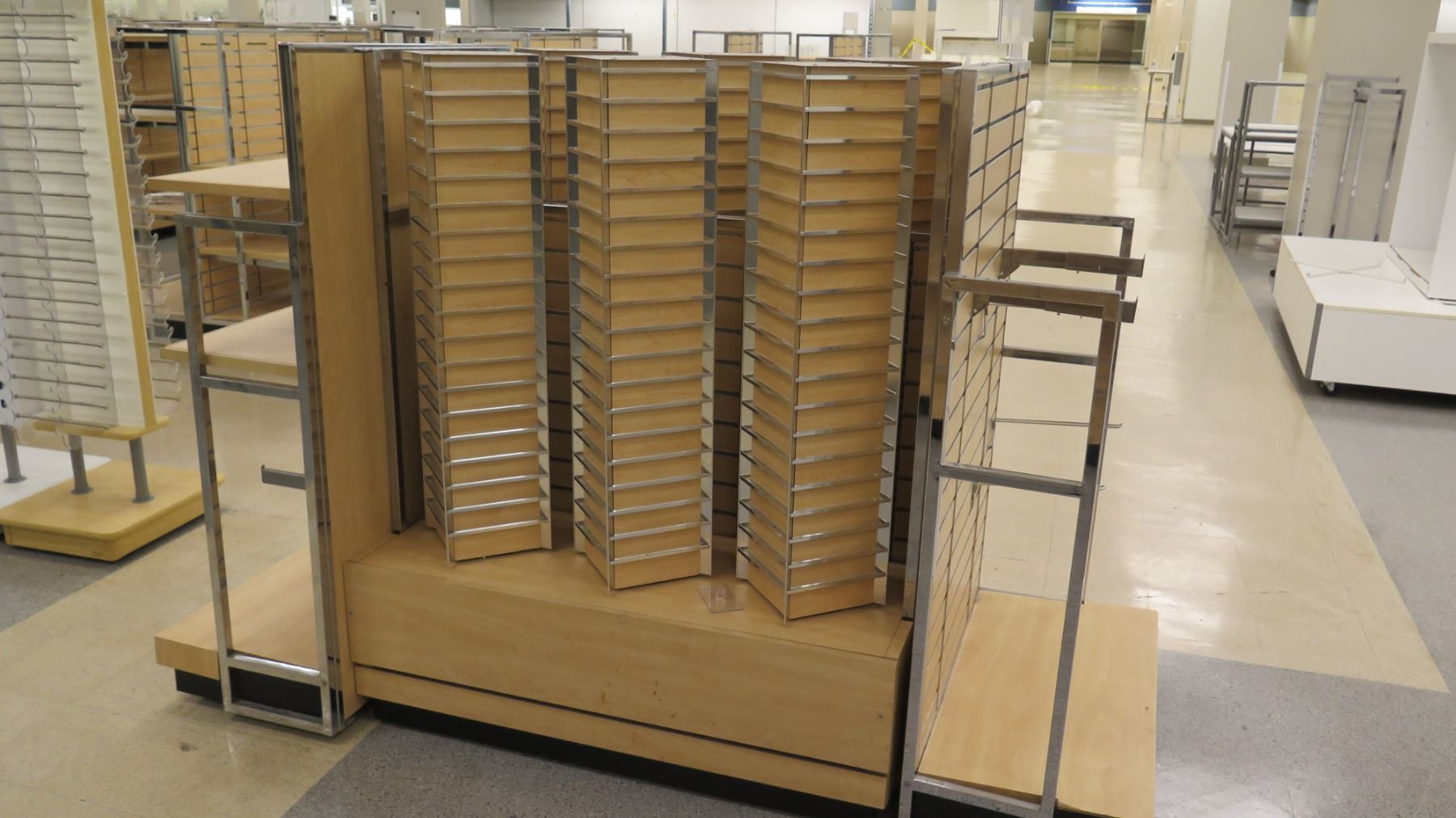 Wood & Chrome Rack w/ 6 Rotating Square Jewelry Display Racks 96