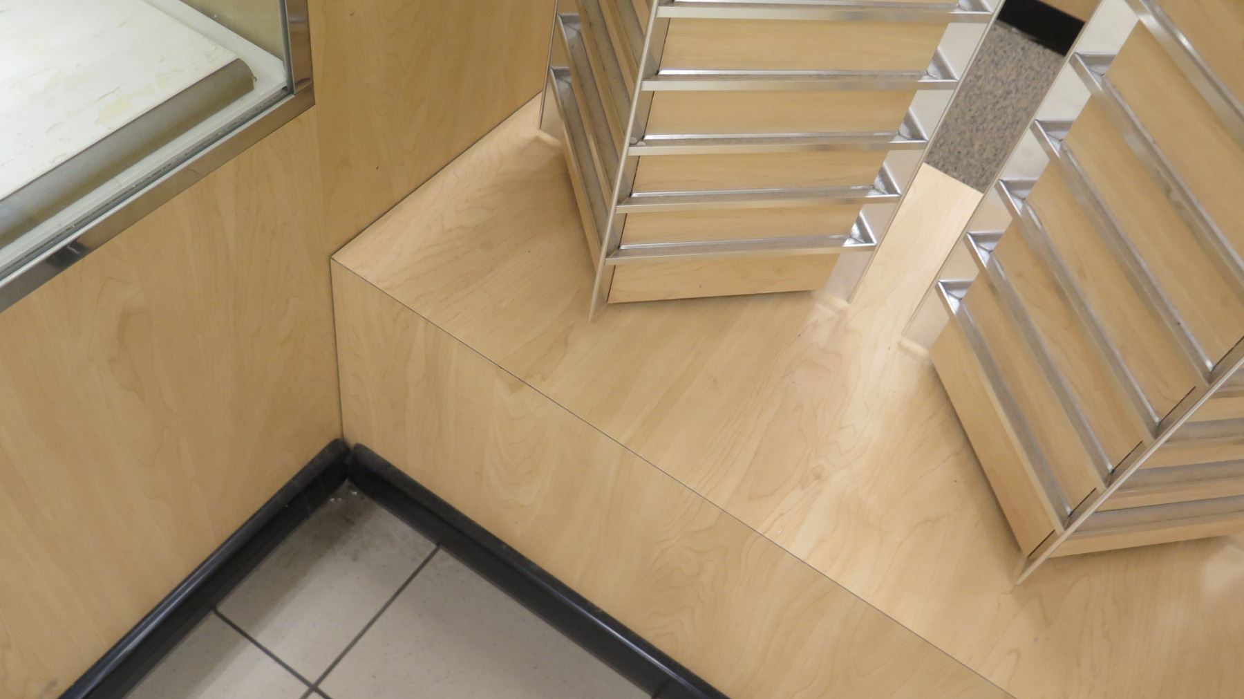 6 Mounted Rotating Slatwall Panel Wood & Chrome Small Display Racks