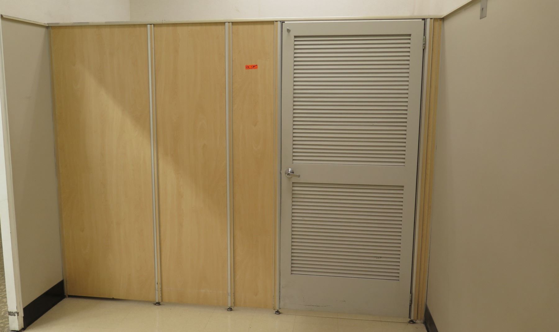 Qty 7 Fitting Rooms W Locking Doors Inside Corner Shelf