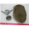 Image 1 : LOT INCLUDING 2 CAR EMBLEMS AND 1 GAS CAP (VINTAGE)