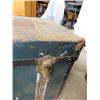 Image 4 : METAL CHEST (36" X 20" X 19")