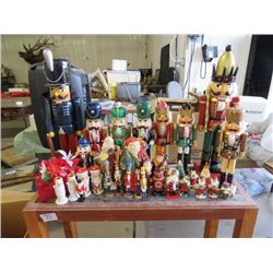 LOT OF ASSORTED CHRISTMAS DECORATIONS (VARIOUS SIZES)