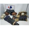 Image 2 : LOT OF SPORTS EQUIPMENT (2 PAIRS OF SHINPADS 3 BALLS, GLOVE ETC…)