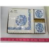 Image 2 : LOT OF NAPKINS AND LACE EDGED TABLE CLOTH