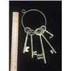 Image 1 : LARGE BRASS KEY DECOR