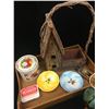 Image 2 : MISC LOT (BIRDHOUSE, WOOD TRAY, TIN, VASE ETC…)