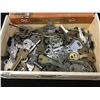 Image 2 : VINTAGE ROYAL BROWN CIGAR BOX WITH LARGE VINTAGE KEY LOT