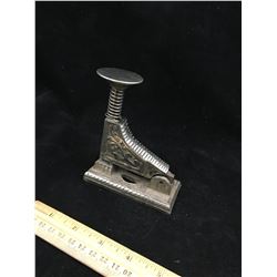 CAST IRON STAPLER (ANTIQUE)