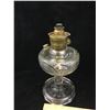 Image 5 : ALADDIN WASHINGTON DRAPE OIL LAMP (CHIP ON BASE)
