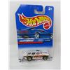 Image 3 : LOT OF 5 HOTWHEEL TOYS (BARRACUDA, CHEV NOMAD, 70 CHEVELLE, ETC…)