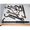 Image 1 : LOT OF ASSORTED FARM TOOLS