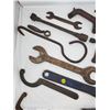 Image 3 : LOT OF ASSORTED FARM TOOLS
