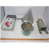 Image 1 : LOT OF 4 KITCHEN UTENSILS (VINTAGE) *METAL FRY MAKER* (BISCUIT MAKER)