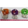 Image 2 : LOT OF 5 MISC TOYS (3 X M & M STUFFIES, BEAR IN BOX, WOOD CASTANETS)