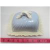 Image 3 : LOT OF 2 PIECES OF KITCHENWARE (CERAMIC) *COOKIE JAR AND COVERED BUTTER DISH*
